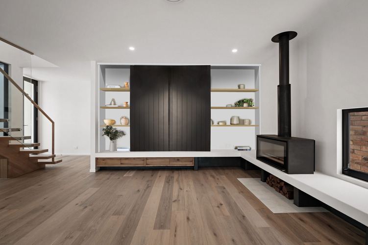 black doors closedx500